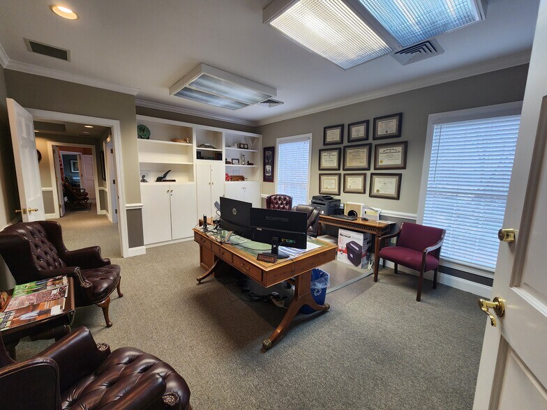 More Photos Of 109C Laurens Rd, Greenville Office Residential For Lease