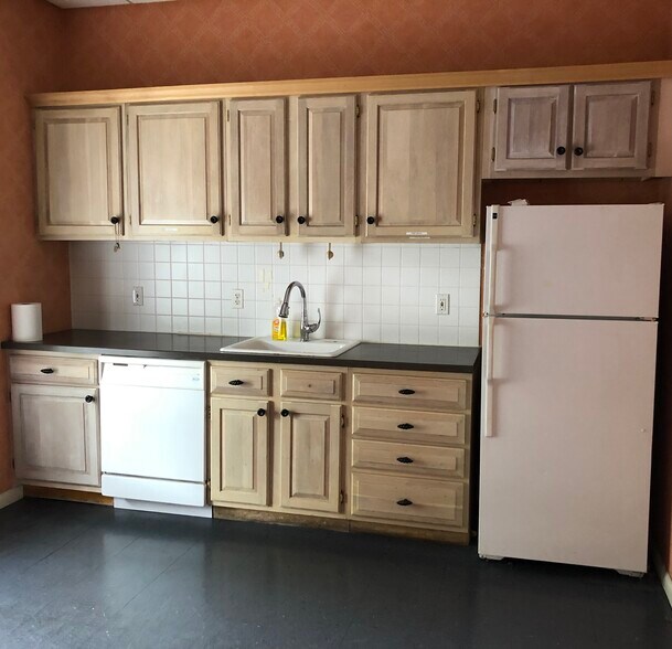 More Photos Of 20 Locust Ave, Berkeley Heights Warehouse For Lease