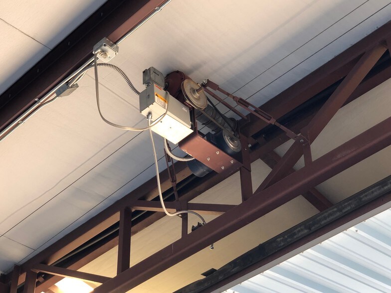 More Photos Of 6891 N Glen Harbor Blvd, Glendale Airplane Hangar For Sale