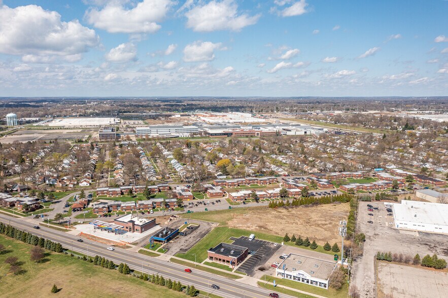 More Photos Of 1065 N Perry St, Pontiac Freestanding For Sale