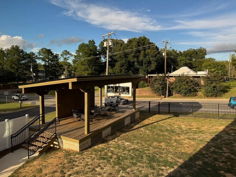 More Photos Of 106 S Ray, Carthage Restaurant For Sale