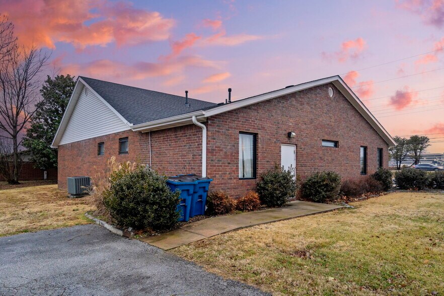 More Photos Of 1412 Se 14th St, Bentonville Medical For Sale