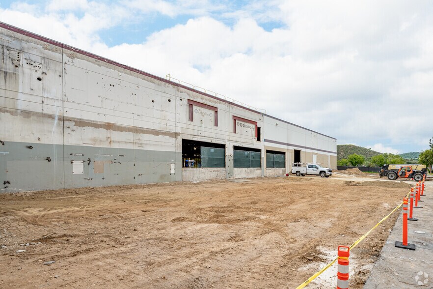 More Photos Of 502 W Covina Blvd, San Dimas Warehouse For Lease