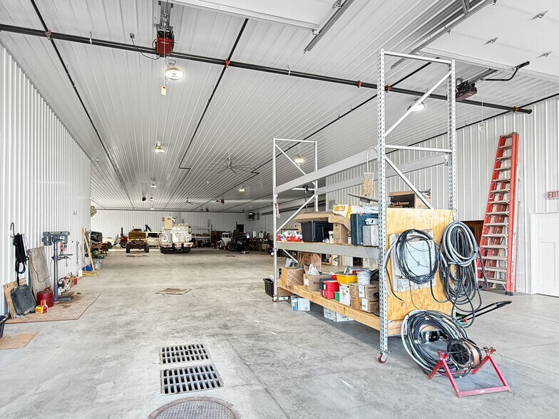 More Photos Of 1911 NE 58th Ave, Des Moines Industrial For Sale