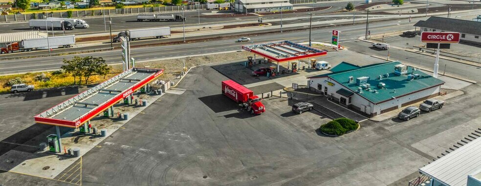 More Photos Of 1800 6th St, Umatilla Service Station For Sale