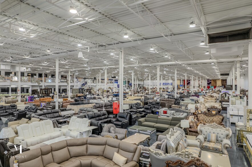 More Photos Of 6200-6250 Boul Henri-Bourassa E, Montréal Warehouse For Lease