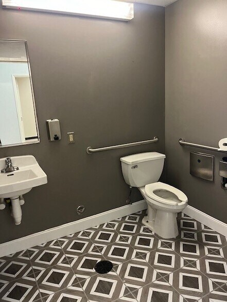 More Photos Of 1071-1075 Freedom Rd, Cranberry Township Storefront Retail Office For Lease