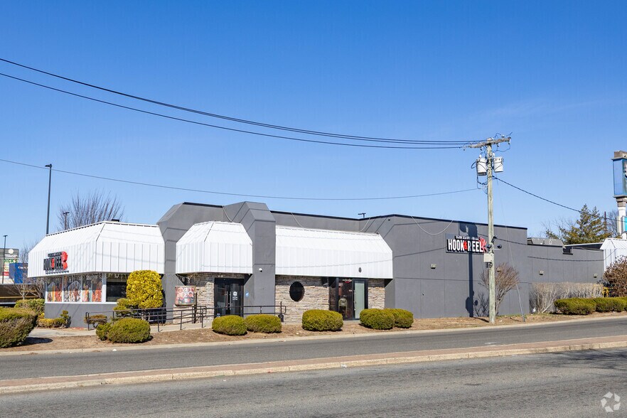 More Photos Of 750 W Sunrise Hwy, Valley Stream General Retail For Lease