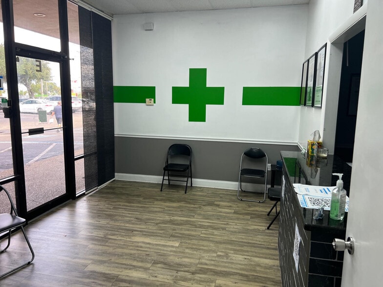 More Photos Of 4410 W Hillsborough Ave, Tampa Storefront Retail Office For Lease