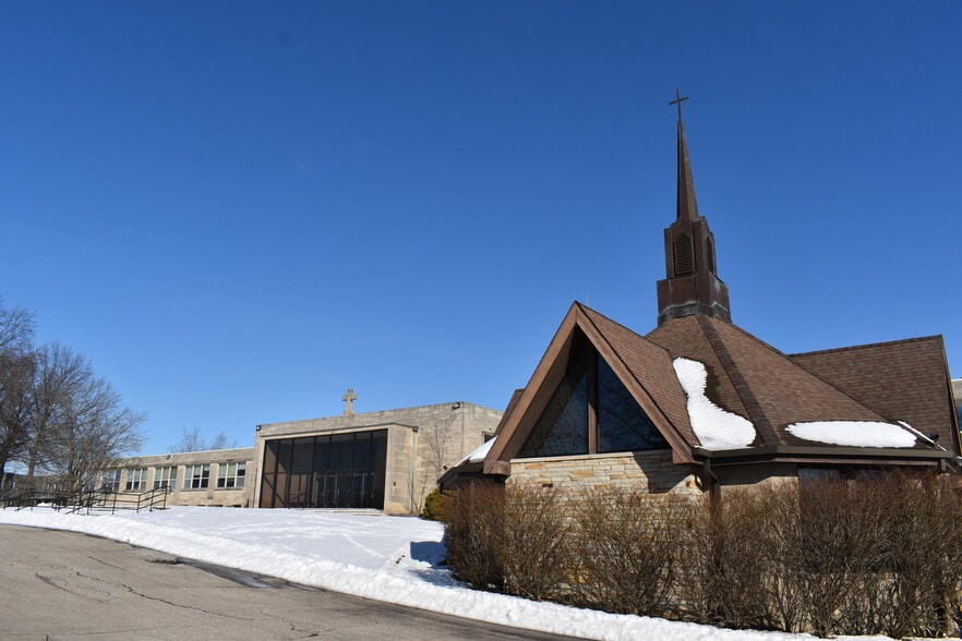 More Photos Of 400 Center Rd, Bedford Religious Facility For Sale