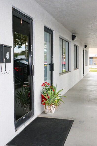 More Photos Of 3007 W Cypress St, Tampa General Retail For Sale