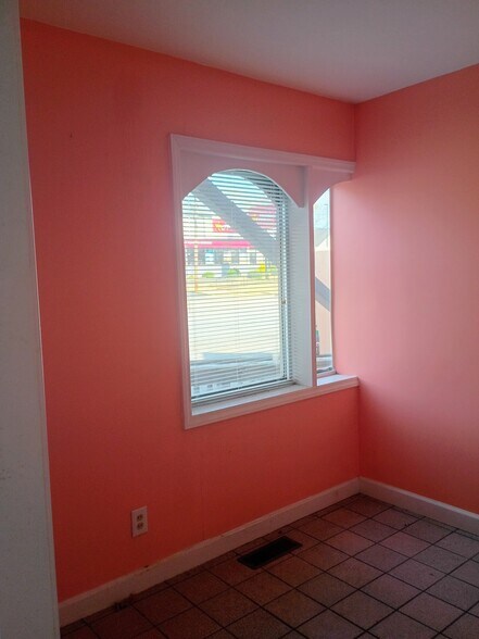 More Photos Of 652 S Broadway St, Forest City Medical For Sale