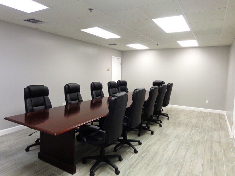 More Photos Of 502 7th St, Lake Charles Warehouse For Sale