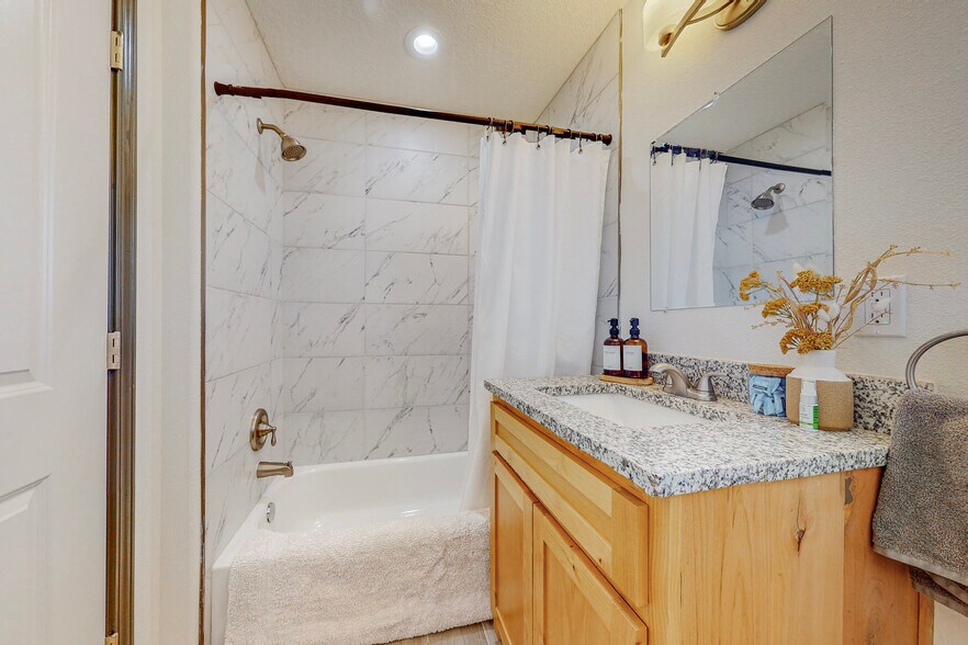 More Photos Of 615 Iron Ave SW, Albuquerque Apartments For Sale