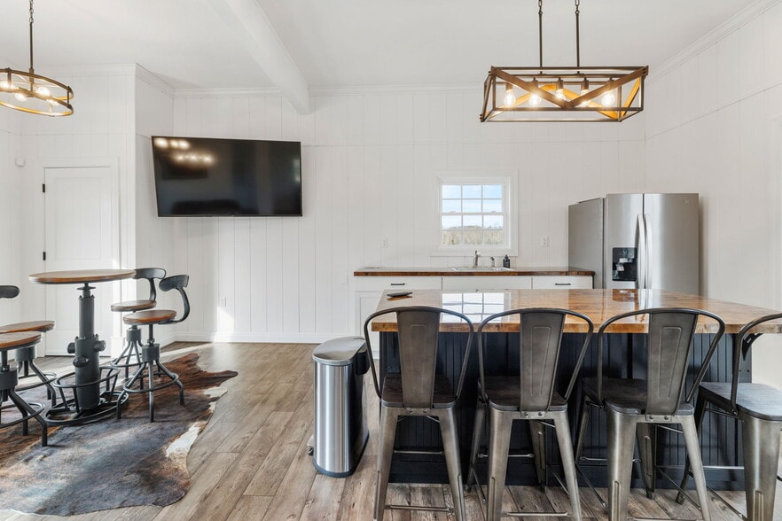 More Photos Of 54 Northfield Rd, Cumberland Specialty For Sale