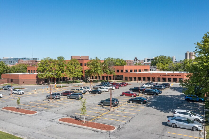 More Photos Of 400 E Court Ave, Des Moines Office For Lease