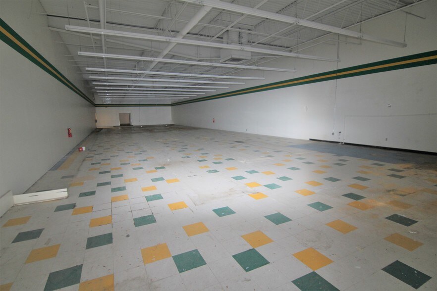 More Photos Of 9098-9136 Miller Rd, Swartz Creek General Retail For Lease