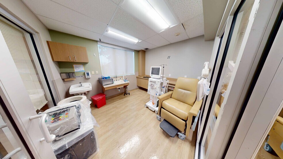 More Photos Of 1915-1917 Ocean Ave, Brooklyn Medical For Sale