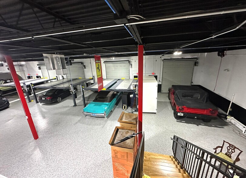 More Photos Of 581 105th Ave N, West Palm Beach Light Distribution For Lease