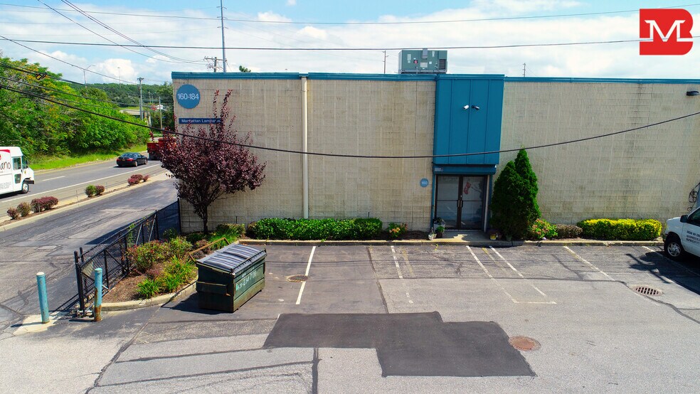 More Photos Of 160-184 Express Dr S, Brentwood Warehouse For Lease