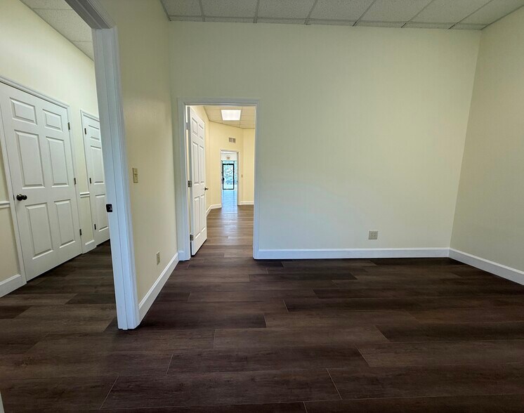 More Photos Of 104 La Costa Ln, Daytona Beach Office Residential For Lease