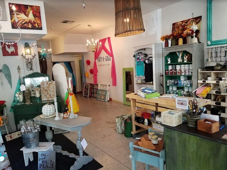 More Photos Of 220 Windsor River Rd, Windsor Apartments For Sale