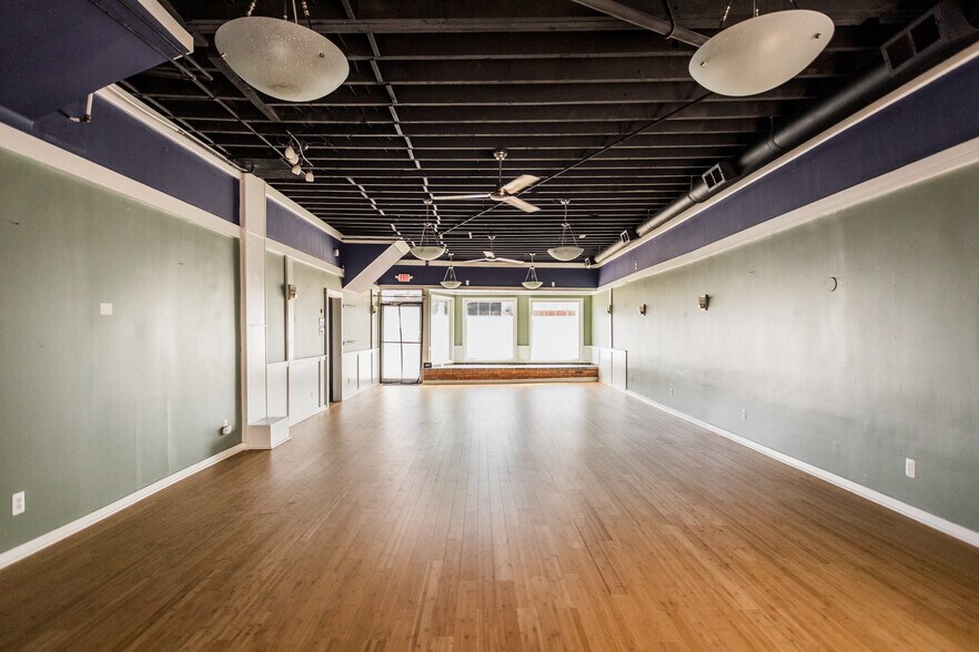 More Photos Of 2321 Caniff St, Hamtramck Storefront For Lease