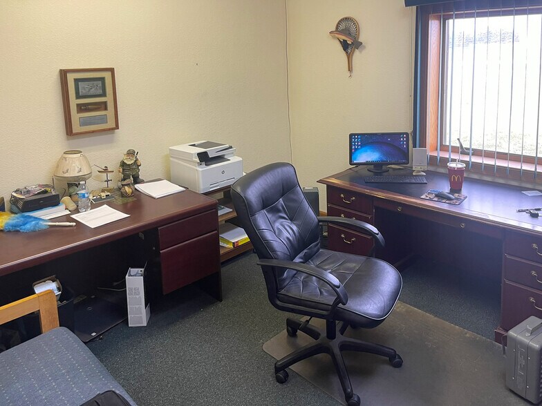 More Photos Of 15675 Morris Industrial Dr, Schoolcraft Industrial For Sale