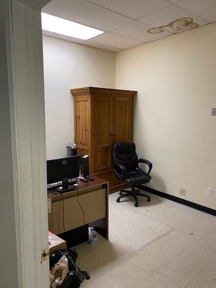 More Photos Of 190-192 Fairfield Ave, Bridgeport Storefront For Lease