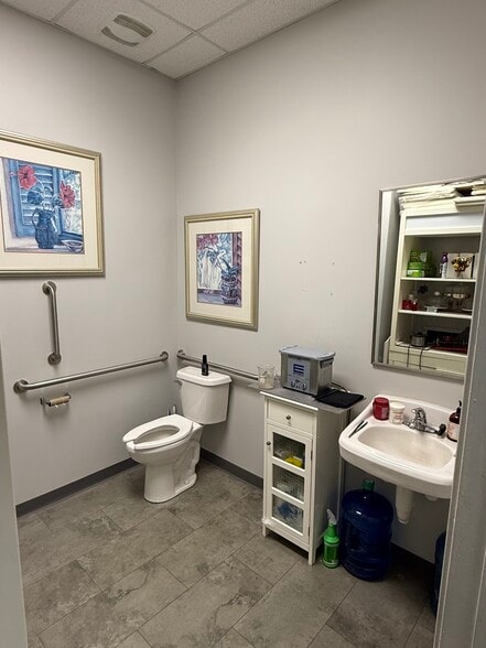 More Photos Of 11124 Kingston Pike, Knoxville Freestanding For Lease