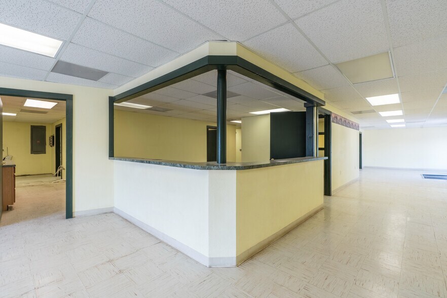 More Photos Of 1705 University Ave, Hot Springs Storefront Retail Office For Sale