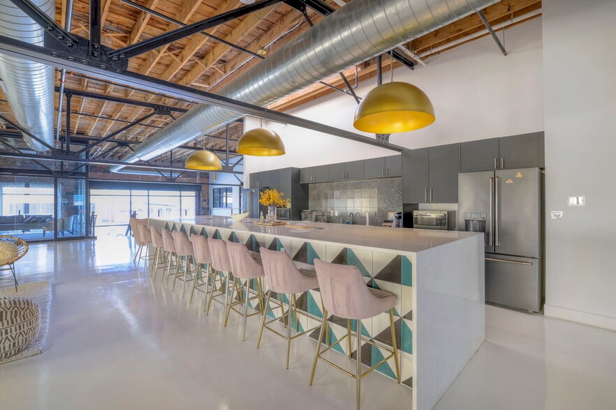 More Photos Of 1604 Locust St, Kansas City Office For Lease