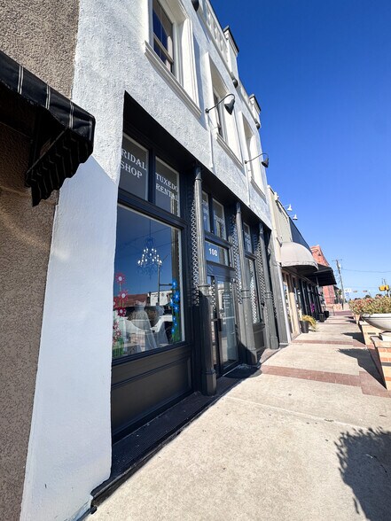 More Photos Of 106-108 E Rusk St, Rockwall Office For Lease