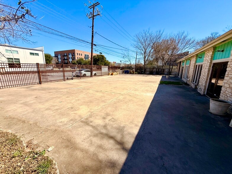 More Photos Of 2205 E 5th St, Austin Loft Creative Space For Sale