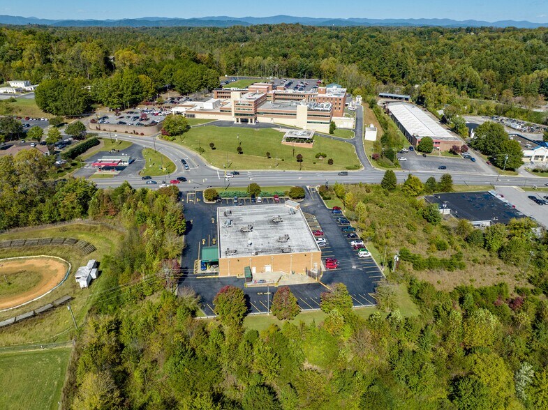 More Photos Of 1395 W D St, North Wilkesboro Drugstore For Sale
