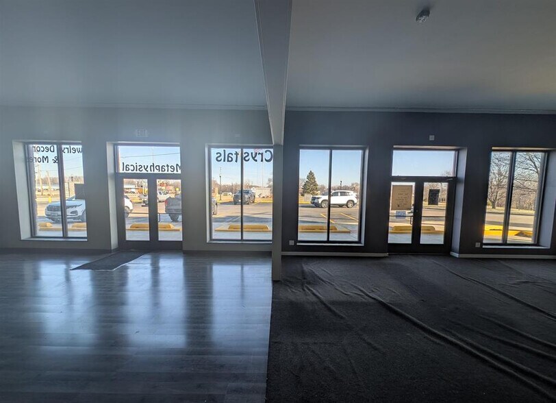 More Photos Of 208-216 N Main St, Creve Coeur Freestanding For Lease