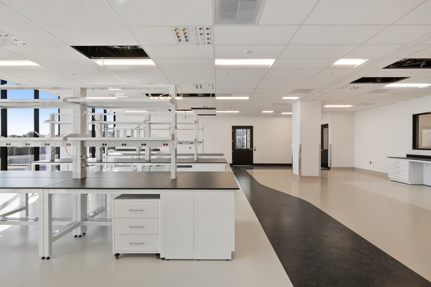 More Photos Of 499 Forbes Blvd, South San Francisco Research And Development For Lease