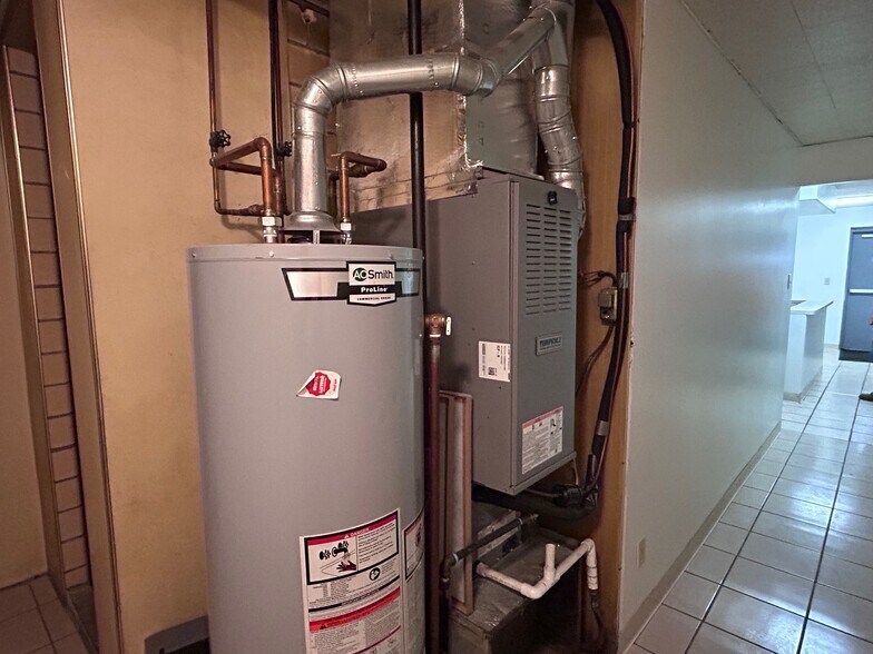 More Photos Of 633 N Morton St, Bloomington Research And Development For Lease