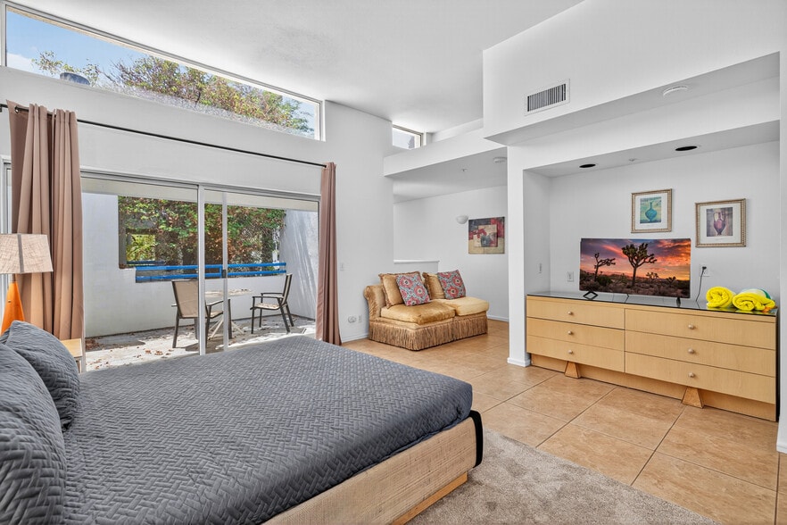 More Photos Of 67590 Jones Rd, Cathedral City Hotel For Sale