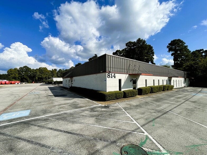 More Photos Of 812 S Eastman Rd, Longview Unknown For Lease