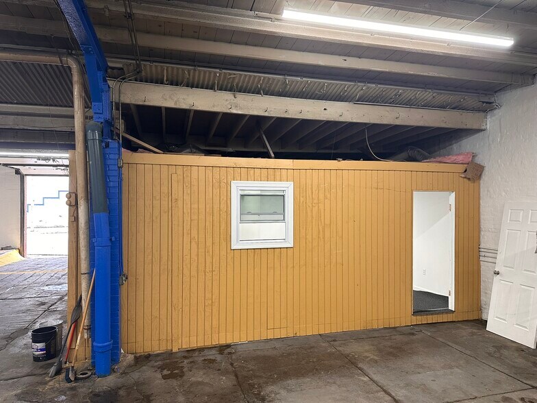 More Photos Of 3014 Penn Ave, Pittsburgh Auto Repair For Lease