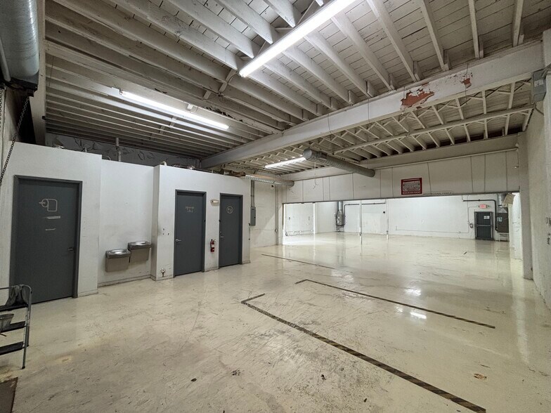 More Photos Of 2921 NW 6th Ave, Miami Warehouse For Lease