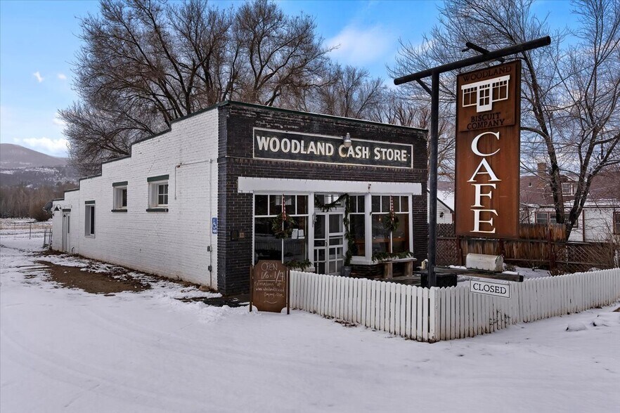 Primary Photo Of 2734 E Highway 35, Francis General Retail For Sale