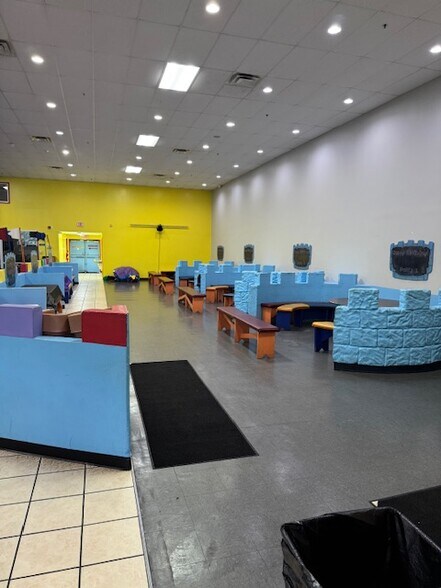 More Photos Of 2040 Schillinger Rd S, Mobile Freestanding For Lease