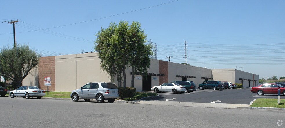 More Photos Of 15717-15733 Texaco Ave, Paramount Warehouse For Lease