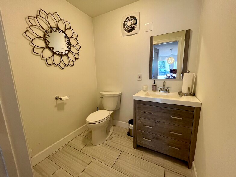 More Photos Of 208 Monterey Ave, Capitola Storefront For Lease