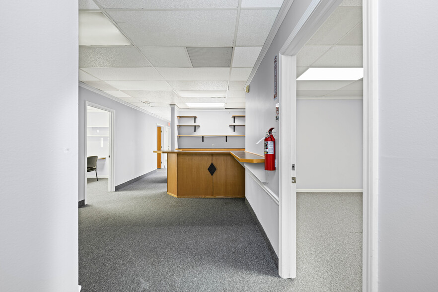 More Photos Of 30521 Schoenherr Rd, Warren Medical For Lease