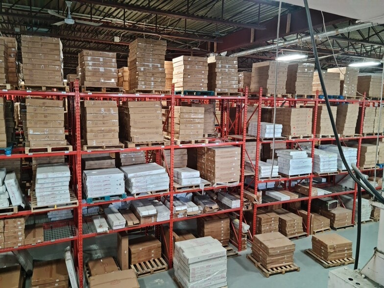 More Photos Of 6125-6185 Boul Métropolitain E, Montréal Warehouse For Sale