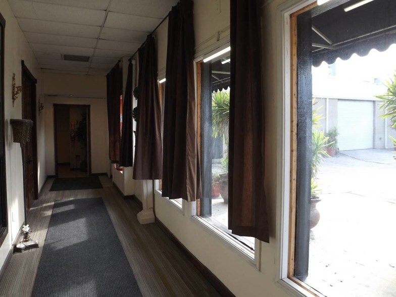 More Photos Of 8418 Broadway St, San Antonio Service For Lease