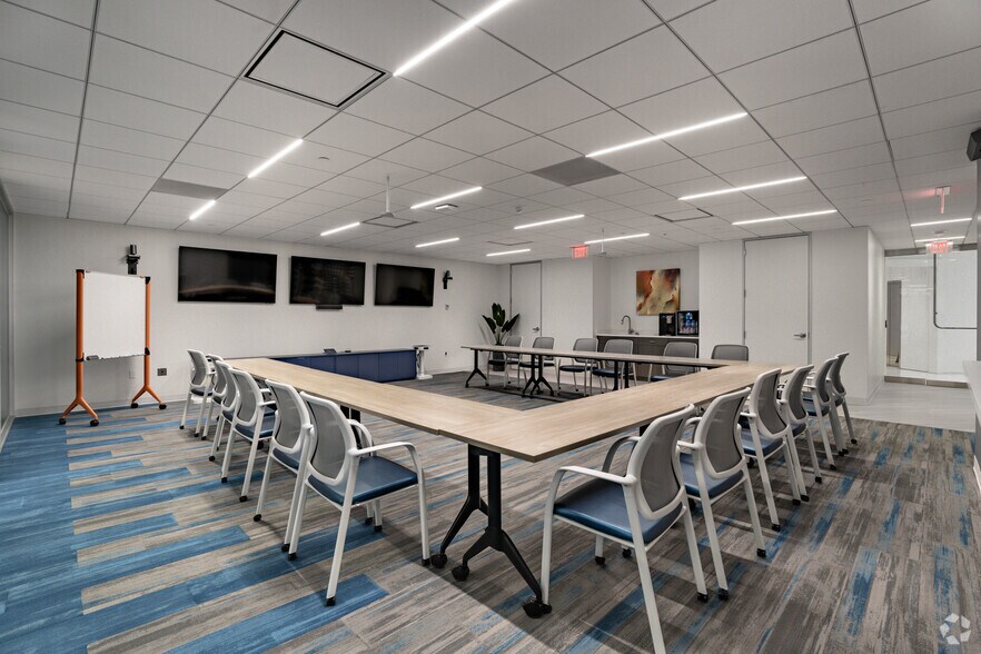 More Photos Of 1530 Wilson Blvd, Arlington Office For Lease